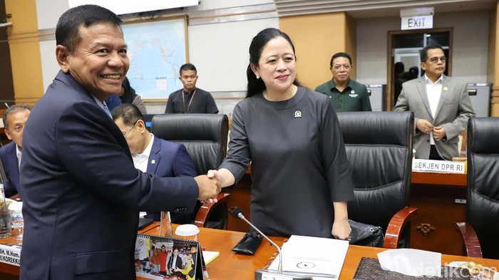 Herindra Jalani Uji Kepatutan dan Kelayakan Calon Kepala BIN Muhammad Herindra menjalani uji kepatutan dan kelayakan sebagai Calon Kepala BIN di DPR RI. Herindra akan menggantikan Budi Gunawan.