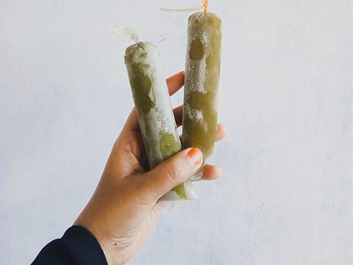 Ilustrasi es lilin kacang hijau khas Sunda.