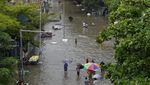 India Terendam Banjir, Sekolah-Kantor Ditutup