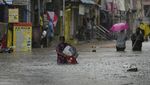 India Terendam Banjir, Sekolah-Kantor Ditutup