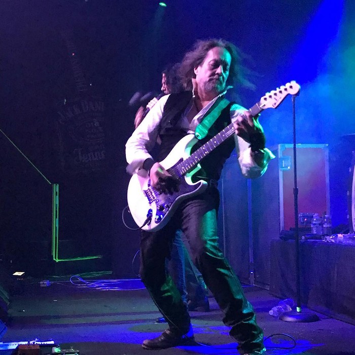 Jake E Lee, mantan gitaris Ozzy Osbourne, menjadi korban penembakan di Las Vegas.