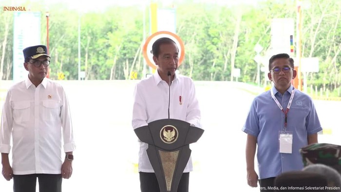 Jokowi resmikan beberapa ruas jalan tol di Jambi dan Sumatera Utara.