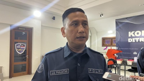 Kabid Humas Polda Bali, Kombes Jansen Avitus Panjaitan diwawancarai, Rabu (16/10/2024). (Ida Bagus Putu Mahendra/detikBali)