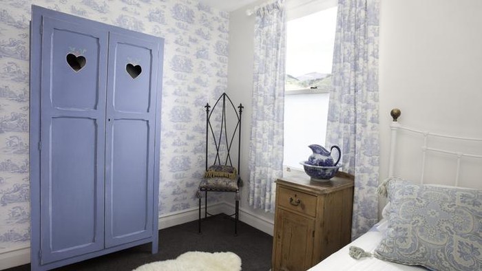 Kamar Tidur Bermotif dengan Desain Toile