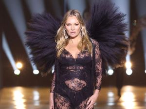 Ibu-Anak, Kate Moss & Lila Moss Tampil Perdana di Show Victorias Secret 2024