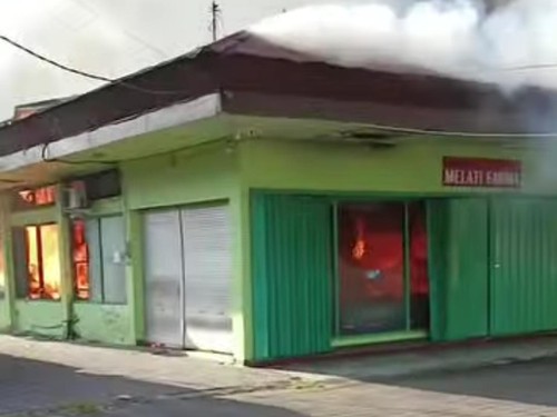 Kebakaran Melati Farma di Kediri Tabanan, Rabu (16/10/2024). (Istimewa tangkapan layar video viral/turahagung_mayudhi)