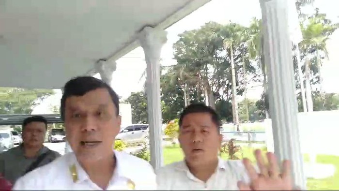 Kepala Inspektorat Kabupaten Deli Serdang ribut dengan wartawan (Foto: aDok. Istimewa)
