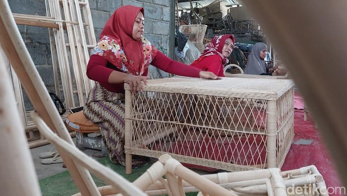 Kerajinan tangan produksi rotan asal Cirebon