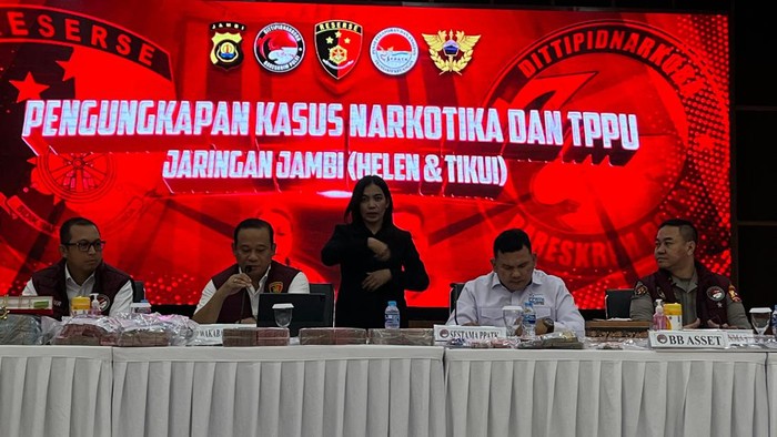 Konferensi pers kasus narkoba jaringan Jambi di Mabes Polri (Rumondang/detikcom)