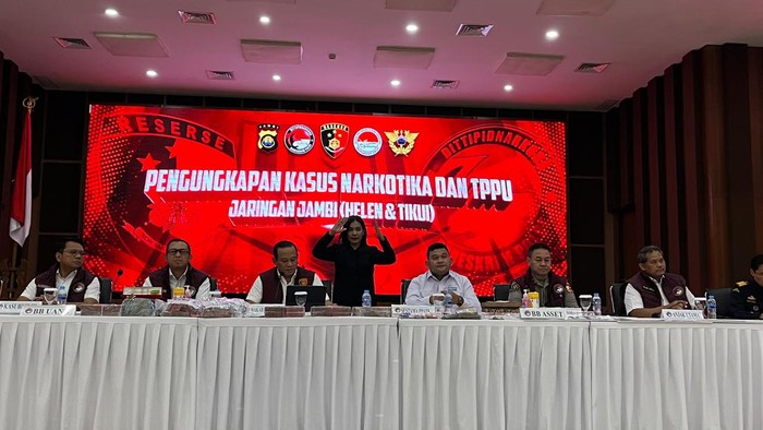 Konferensi pers kasus narkoba jaringan Jambi di Mabes Polri (Rumondang/detikcom)