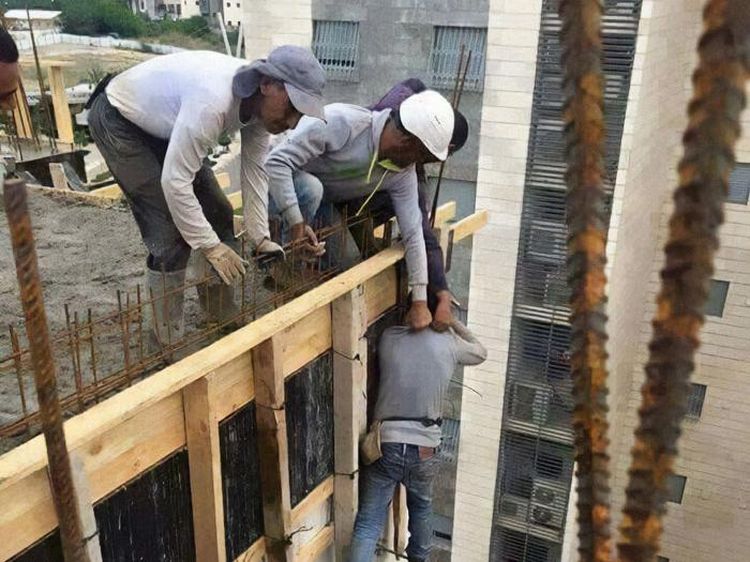 Deretan Momen Menantang Maut, Bahaya Banget dan Jangan Ditiru!