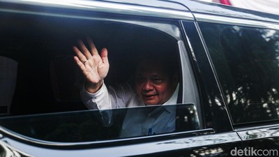 Lambaian Tangan Para Calon Menteri Prabowo Jelang Pembekalan