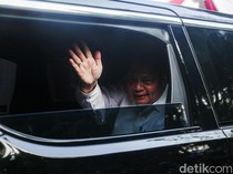 Lambaian Tangan Para Calon Menteri Prabowo Jelang Pembekalan