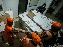 Potret Logistik Pilgub Jakarta Mulai Didistribusikan