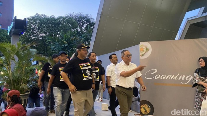 Masyarakat Anti Korupsi Indonesia (MAKI) jatim desak kpu surabaya menyediakan kursi kosong