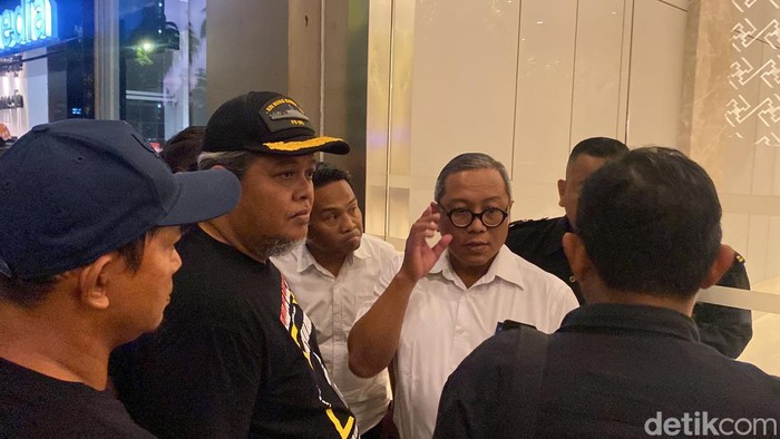 Masyarakat Anti Korupsi Indonesia (MAKI) jatim desak kpu surabaya menyediakan kursi kosong