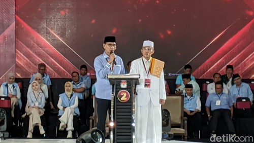 Mohan-Mujib dalam debat publik Pilwalkot Mataram, Rabu (16/10/2024). (Helmy Akbar/detikBali)