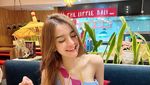 Momen Nabilla Aprillya saat Nikmati Steak dan Cincau Topping Emas
