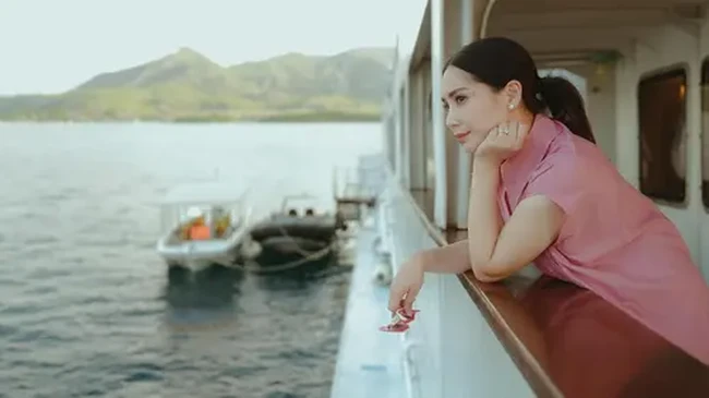 Istri Raffi Ahmad itu terlihat cantik mempesona dengan gayanya yang simpel. Meski simpel namun selalu tetap berhasil terlihat elegan. Foto: Instagram