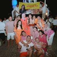 Nagita Slavina bersama geng artisnya baru saja terlihat liburan bersama ke Labuan Bajo. Bukan sekedar berlibur, rupanya acara tersebut sekaligus untuk merayakan ultah MUA Marlene Hariman. Foto: Instagram