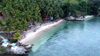 Foto aerial objek wisata Pantai Pesona Tanjung Tihu di Desa Tihu, Kabupaten Bone Bolango, Gorontalo, Rabu (16/10/2024).  