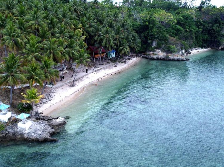 Keindahan Pantai Pesona Tanjung Tihu di Bone Bolango