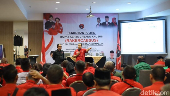 Paslon Gubernur Jawa Barat, Jeje - Ronal saat konsolidasi di Tasikmalaya.