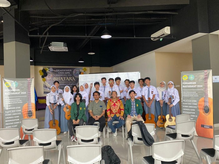 Pelatihan intensif gitar klasik oleh sejumlah dosen dikalangan generasi muda.