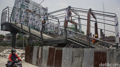 Pembangunan JPO Jatibaru DJKA Tanah Abang Terus Dikebut