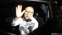 Para calon menteri itu keluar satu per satu meninggalkan Hambalang.