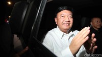 Para calon menteri itu kompak menggunakan kemeja putih.
