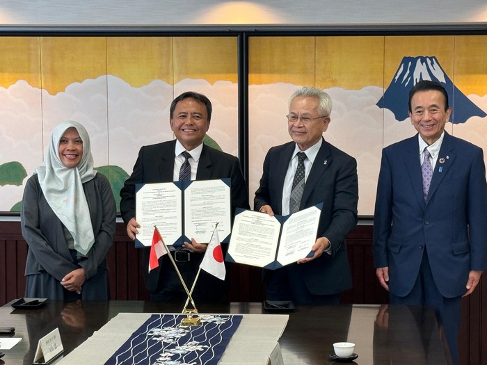 Pemerintah Provinsi Jawa Barat menandatangani Implementing Arrangement dengan AIWA Holdings di Kantor Gubernur Shizuoka, Jepang.