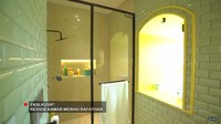 Rafathar meminta untuk kamarnya nanti terdapat kamar mandi dalam. Di dalamnya cukup luas dengan shower, CW duduk, dan wastafel. Selain itu, ada jendela besar.