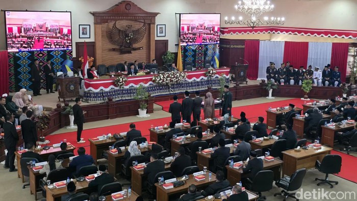 Pengambilan sumpah/janji pimpinan DPRD NTB di Ruang Rapat Paripurna DPRD di Mataram, Rabu (16/10/2024).