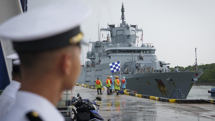 German Navy frigate FGS Baden-Württemberg docking at port Klang in Kuala Lumpur, Tuesday, Oct. 15, 2024. (AP Photo/Vincent Thian)