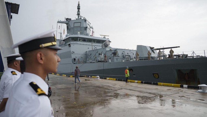 German Navy frigate FGS Baden-Württemberg docking at port Klang in Kuala Lumpur, Tuesday, Oct. 15, 2024. (AP Photo/Vincent Thian)