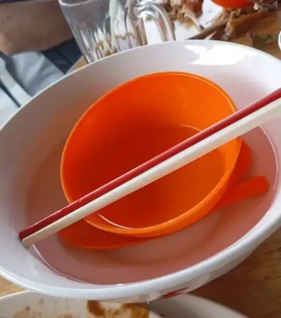 Pesan Air Panas untuk Cuci Alat Makan, Pengunjung Ditagih Rp 1.800