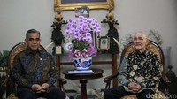 Muzani mengatakan kehadirannya juga untuk memperkenalkan para pimpinan MPR periode 2024-2029 yang baru dilantik awal Oktober lalu. Namun dia menjelaskan tidak semua pimpinan MPR bisa hadir ke kediaman Try Sutrisno.  