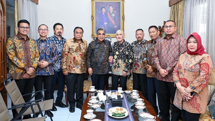Pimpinan MPR Temui Try Sutrisno