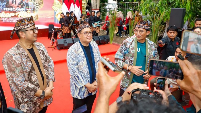 Pj Gubernur Jatim Adhy Karyono dan menparekraf sandiaga uno
