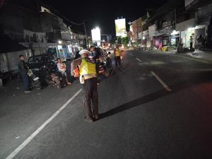 Gagal Nyalip, Dua Pemotor Tewas Terlindas Truk di Jalan Singaraja-Seririt