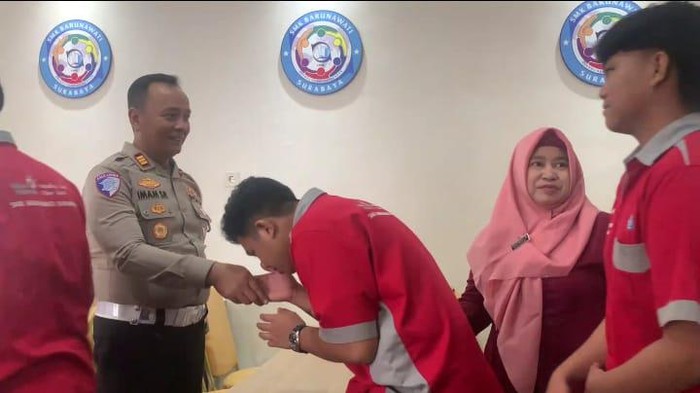 Polres Pelabuhan Tanjung Perak sosialisasi keselamatan lalu lintas ke pelajar