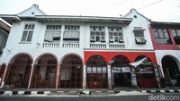 Tampak depan Toko Tio Tek Hong yang pertama kali melakukan perekaman lagu Indonesia Raya ke piringan hitam.  