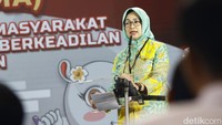 Paslon Airin-Ade mengusung visi Banten Maju Bersama. Kemudian, mereka juga mempunyai 12 program unggulan. Salah satunya di bidang infrastruktur yang bernama PIJAR BANTEN (Pemerataan Infrastruktur dan Wajah Baru Banten).