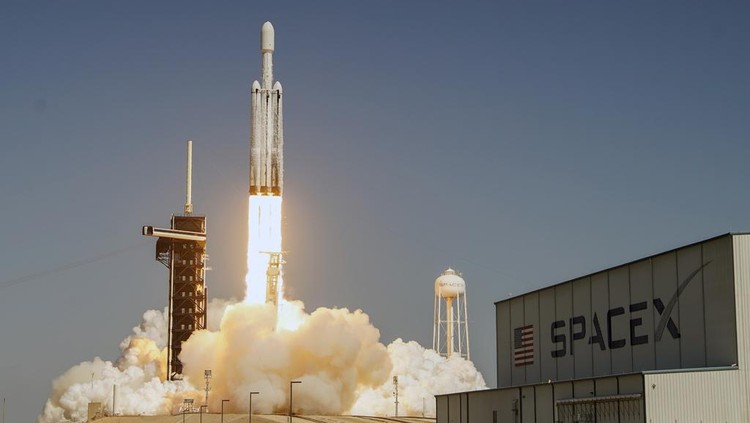 A SpaceX Falcon Heavy rocket with a NASA spacecraft bound for Jupiter lifts off from pad 39A at the Kennedy Space Center Monday, Oct. 14, 2024 in Cape Canaveral, Fla. (AP Photo/John Raoux)