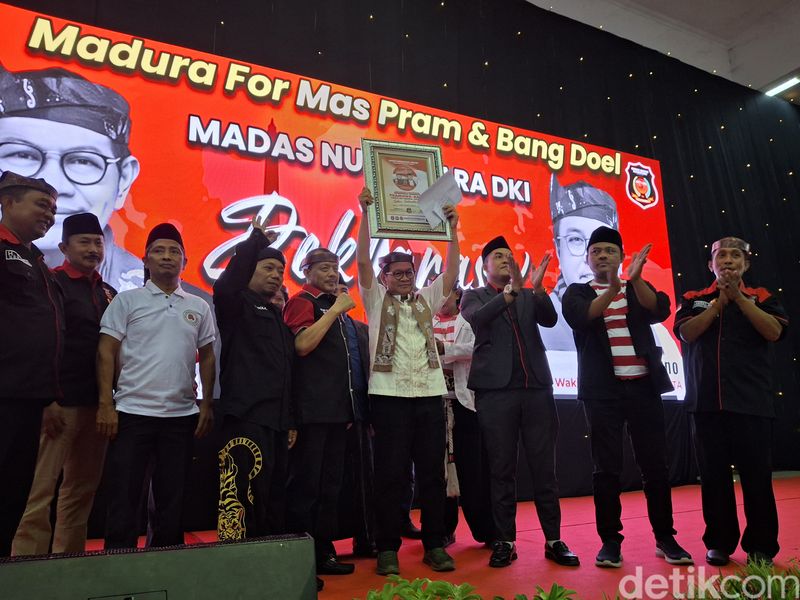Pramono Anung-Rano Karno dapat dukungan dari FBR dan Madas. (Taufiq Syarifudin/detikcom)