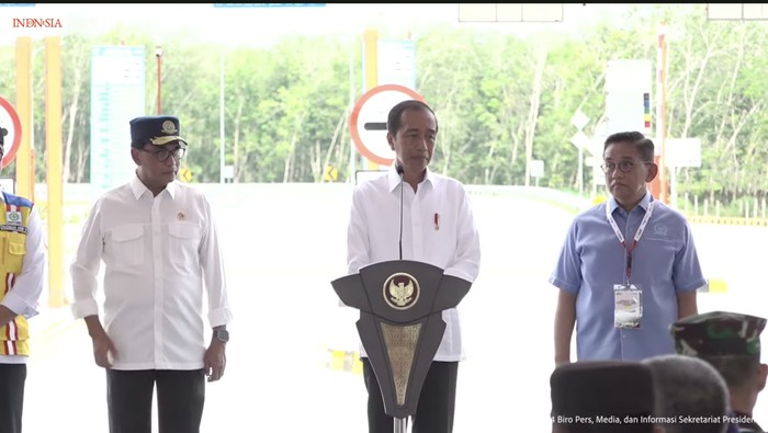 Presiden Joko Widodo meresmikan dua jalan tol Trans Sumatera. Pertama bagian dari ruas Indrapura-Kisaran dan kedua bagian dari ruas Betung-Tempino-Jambi.