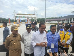 Resmikan 2 Ruas Tol Trans Sumatera, Ini Harapan Jokowi