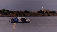 Perahu ini dibuat di Ukraina, dimodifikasi di Lithuania, dan dikirim ke California.  