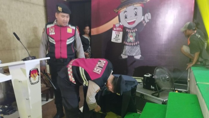 Puluhan polisi amankan lokasi debat Pilwali Blitar.